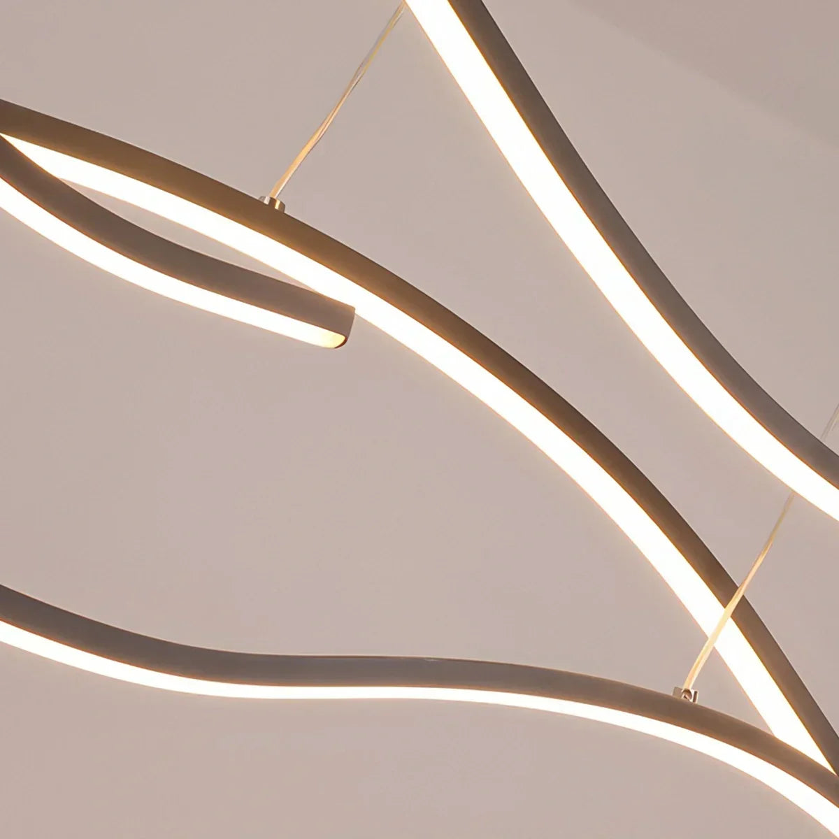 Moderne hängende Pendelleuchte in Wellenform | Desfino