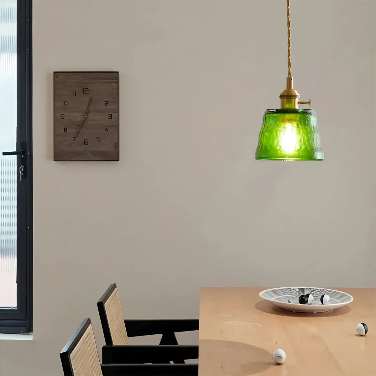 Nordische Glas-Pendelleuchte in Tassenform für den Nachttisch | Desfino