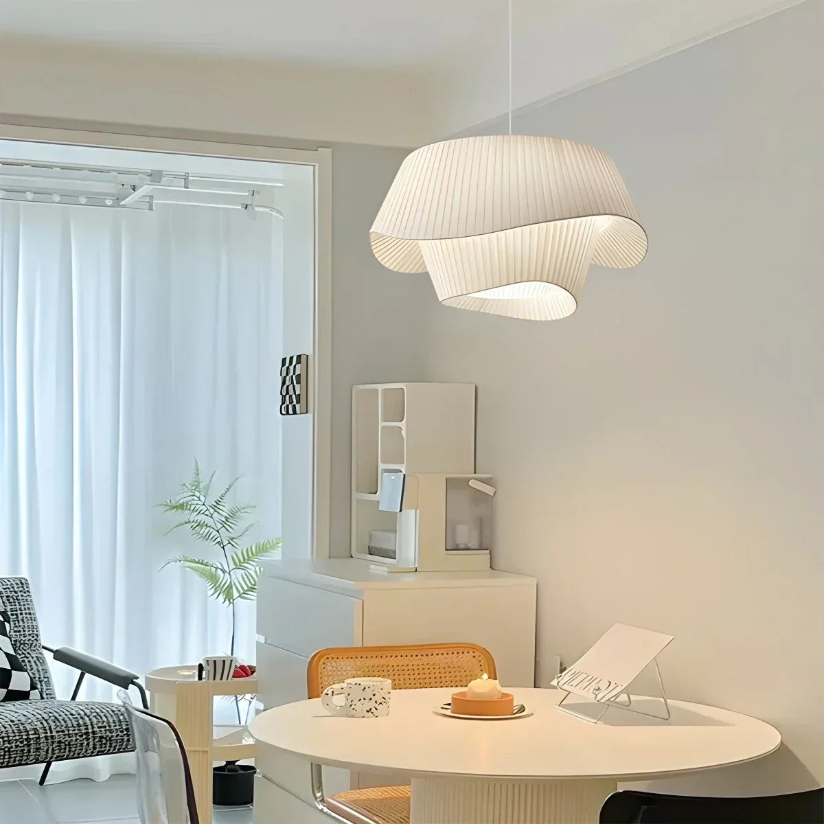 Pendelleuchte mit plissiertem Stoff-Trommelschirm für moderne Innenräume | Desfino