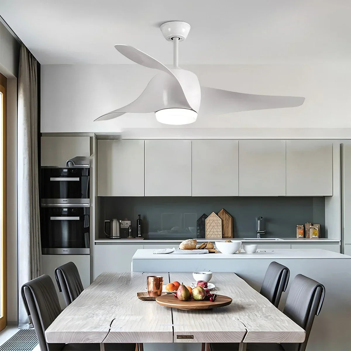 Deckenventilator mit Lampe und Propellerdesign für das Esszimmer | Desfino