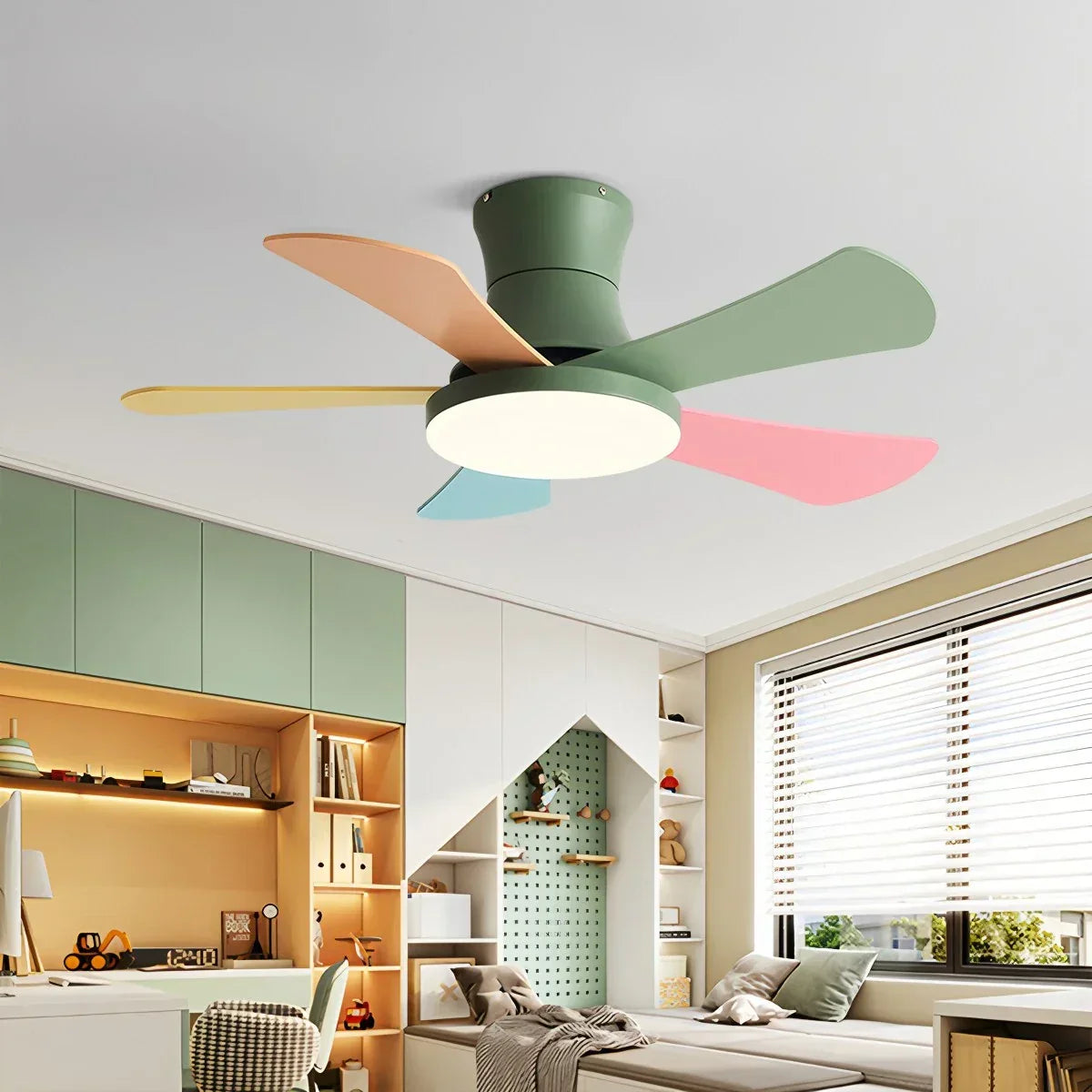 Skandinavischer Deckenventilator mit niedrigem Profil und Licht | Desfino