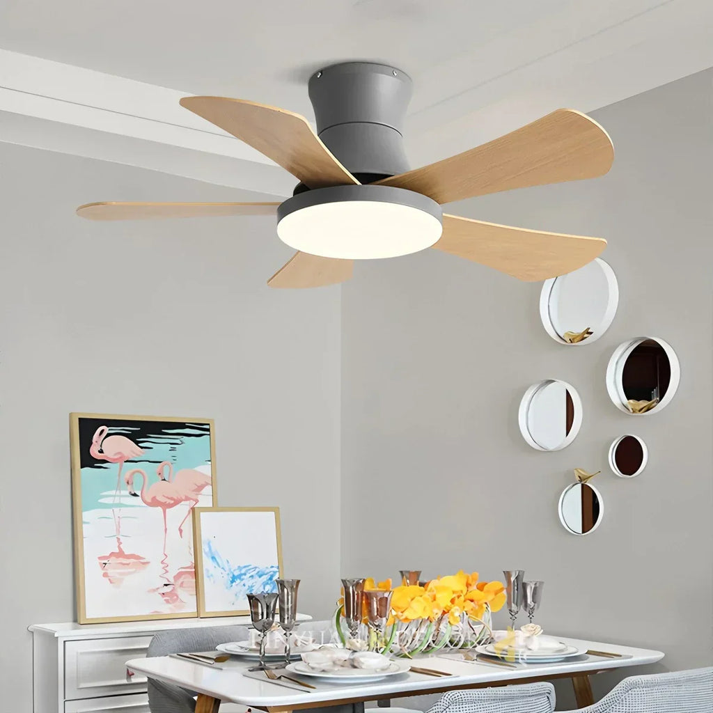 Skandinavischer Deckenventilator mit niedrigem Profil und Licht | Desfino