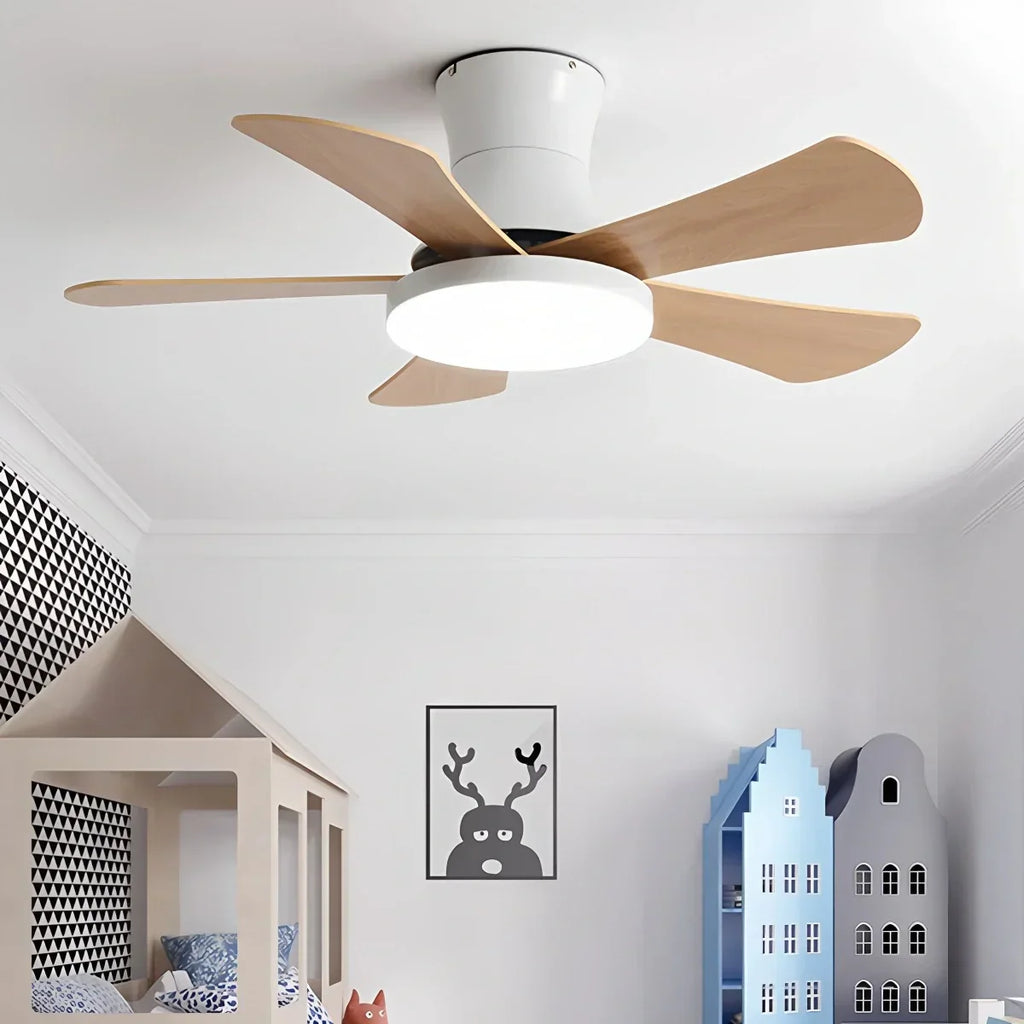 Skandinavischer Deckenventilator mit niedrigem Profil und Licht | Desfino