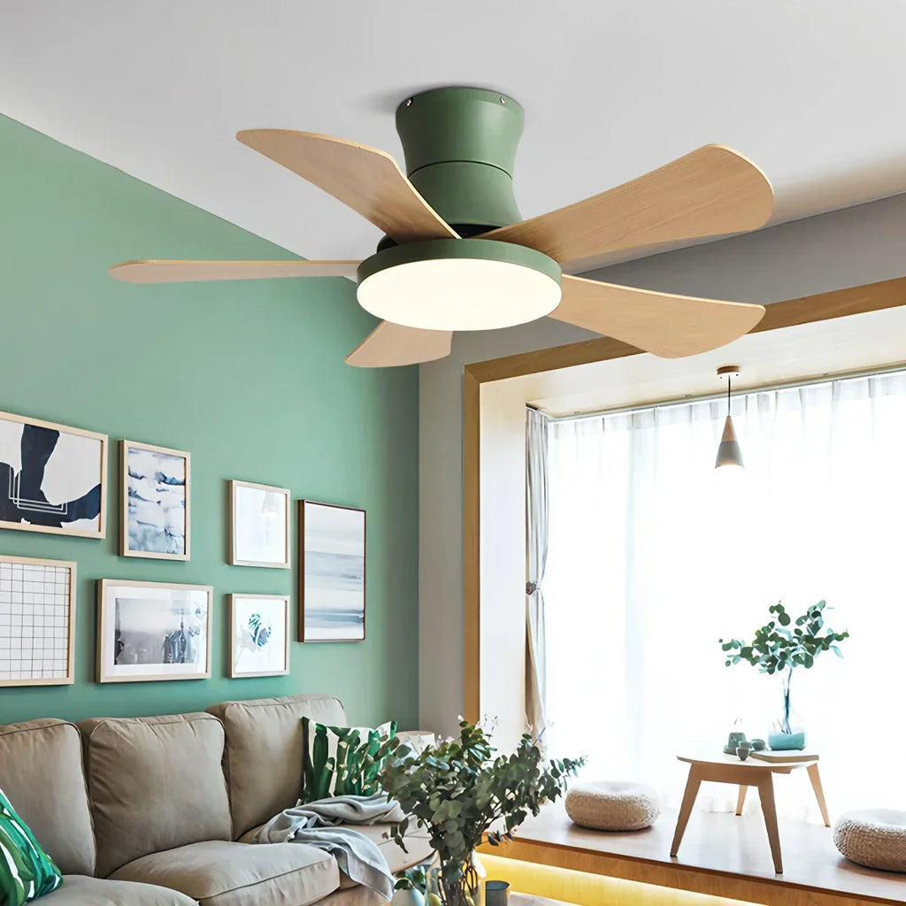 Skandinavischer Deckenventilator mit niedrigem Profil und Licht | Desfino