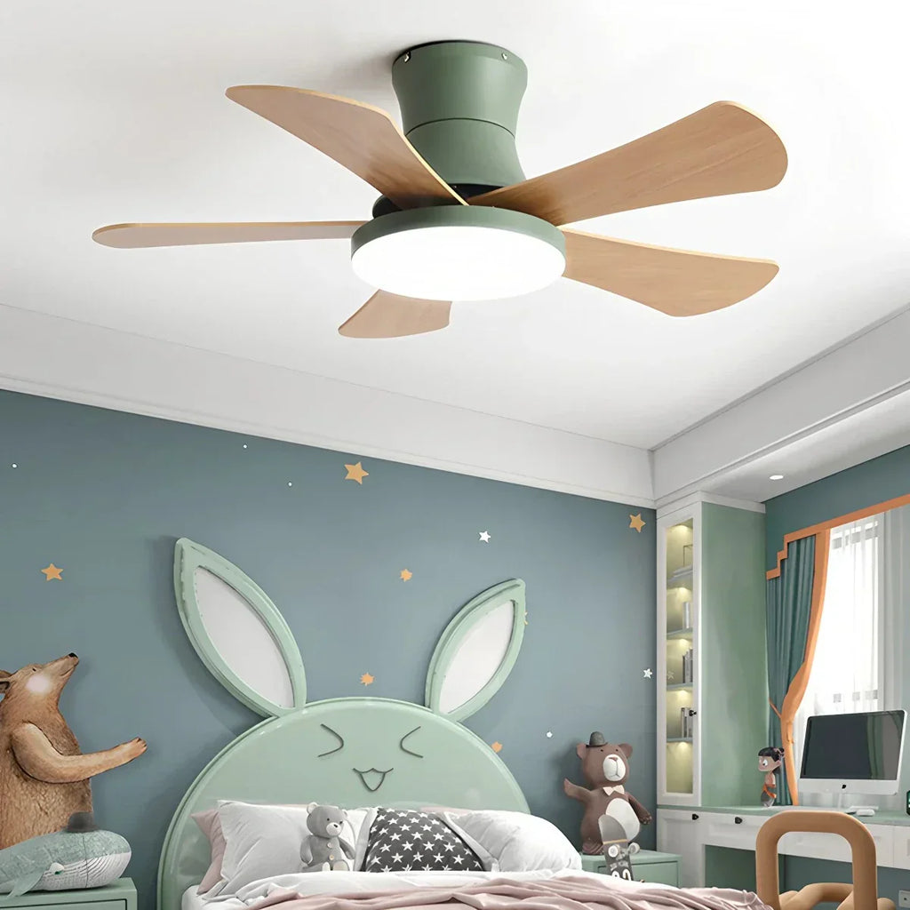 Skandinavischer Deckenventilator mit niedrigem Profil und Licht | Desfino