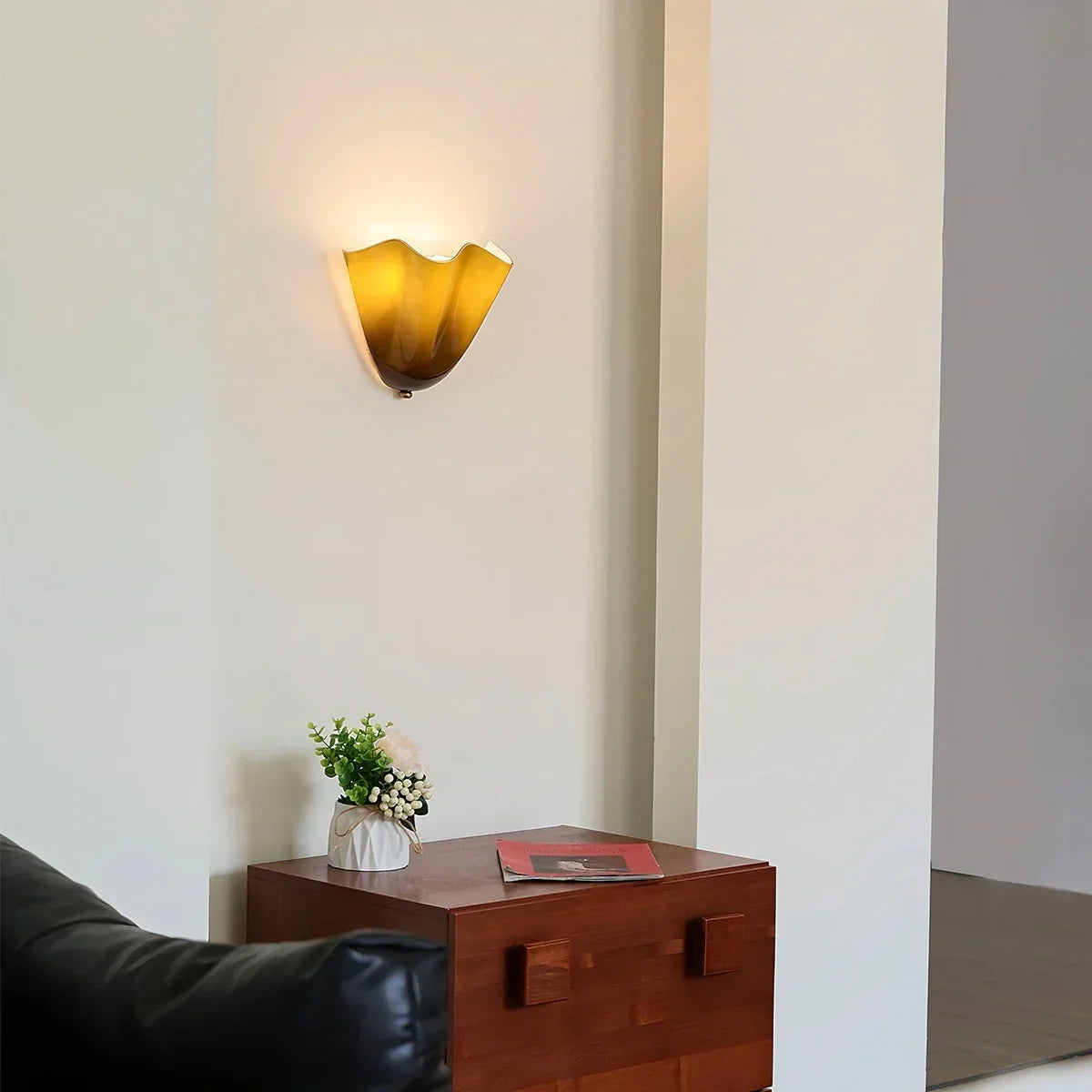 Vintage Flower Colored Glass Wall Lamp | Desfino