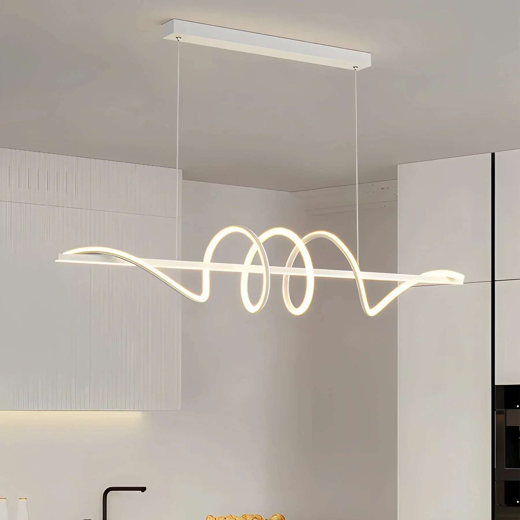 Linearer Kronleuchter Wave für das Esszimmer | Desfino
