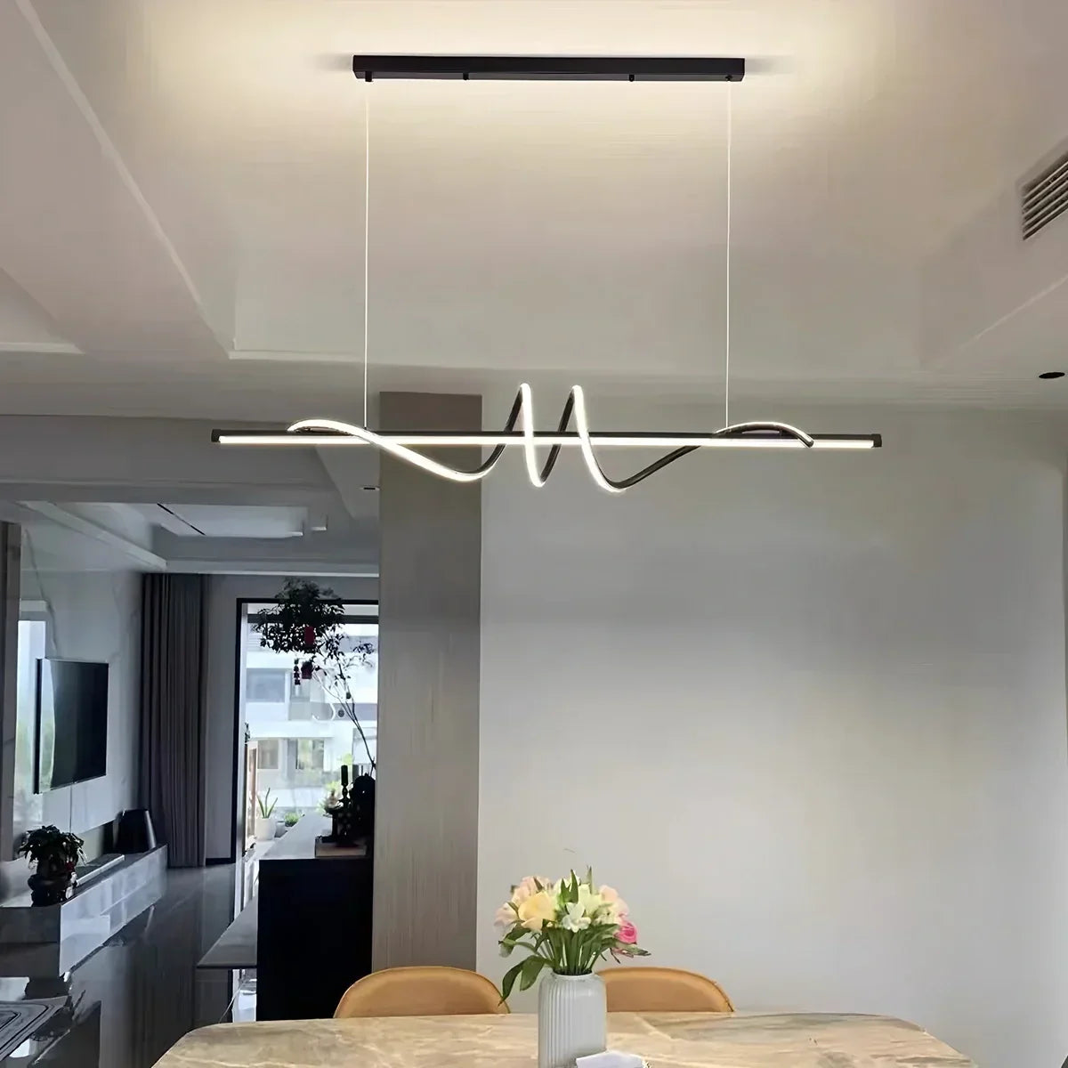 Linearer Kronleuchter Wave für das Esszimmer | Desfino