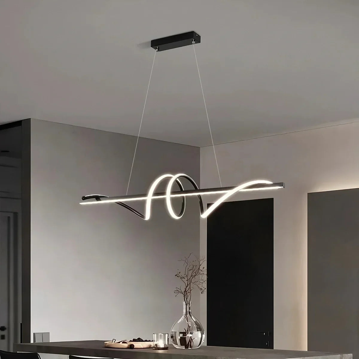 Linearer Kronleuchter Wave für das Esszimmer | Desfino