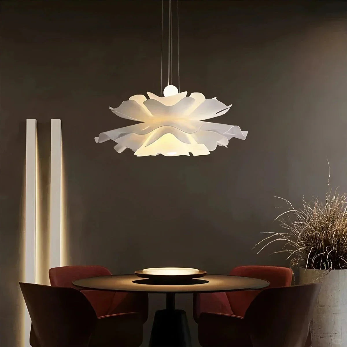 Weiße Blumen-Pendelleuchte für das Wohnzimmer | Desfino