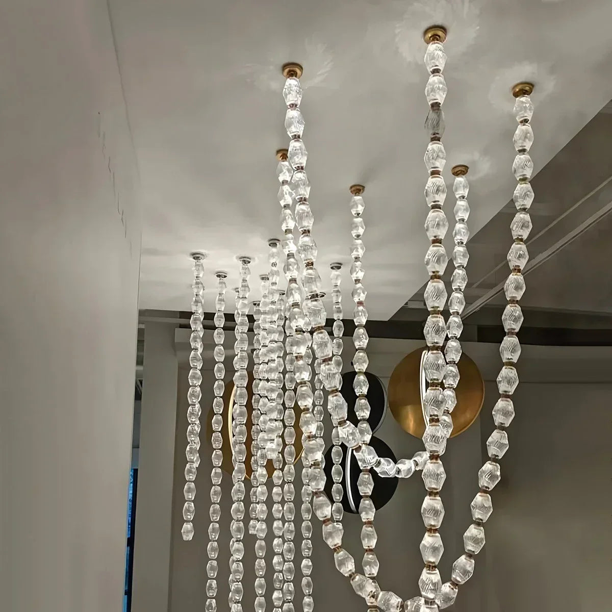 Kronleuchter Zypheria im Art-déco-Stil aus tschechischen Glasperlen | Desfino