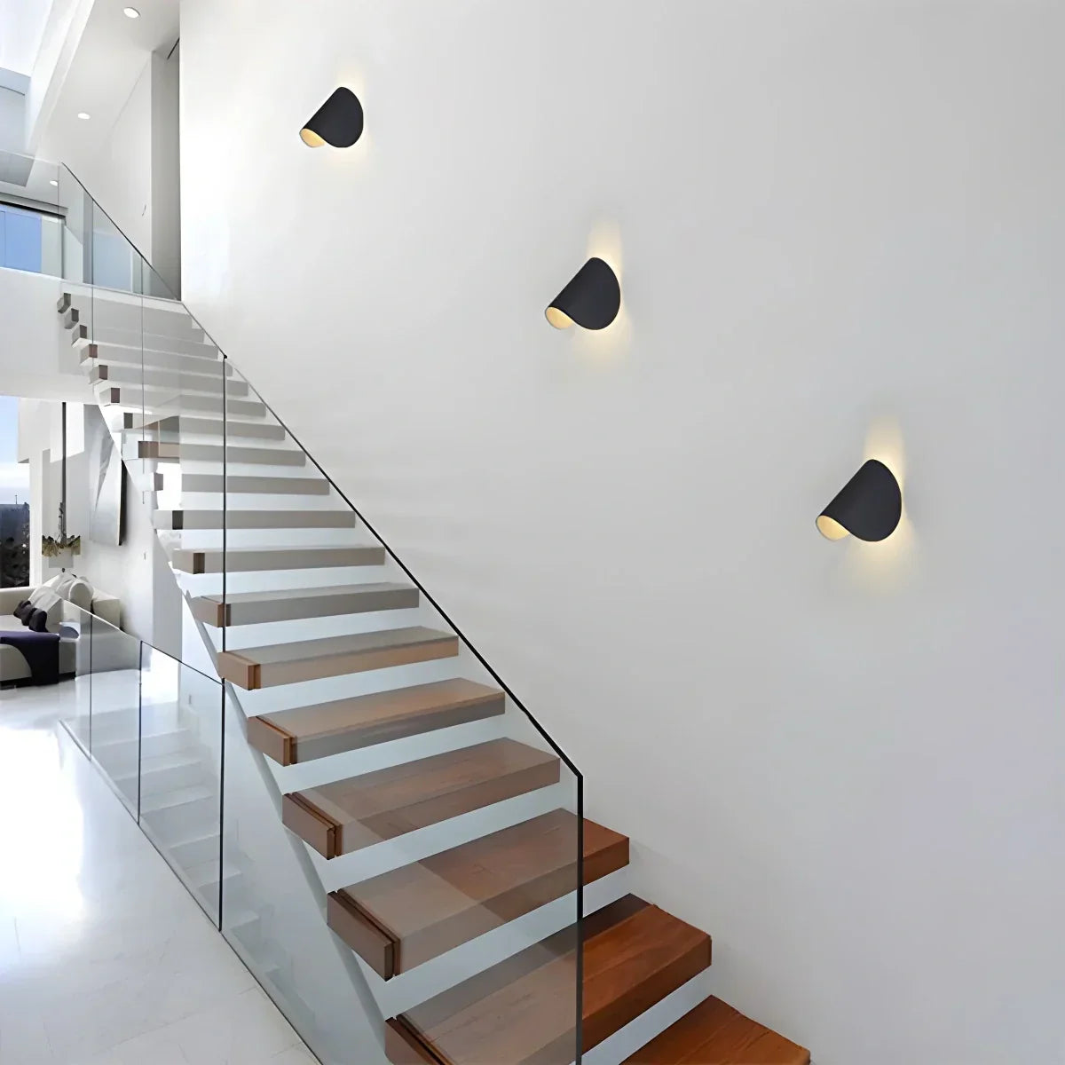 Verstellbare Wandleuchte mit halbem Schirm | Desfino