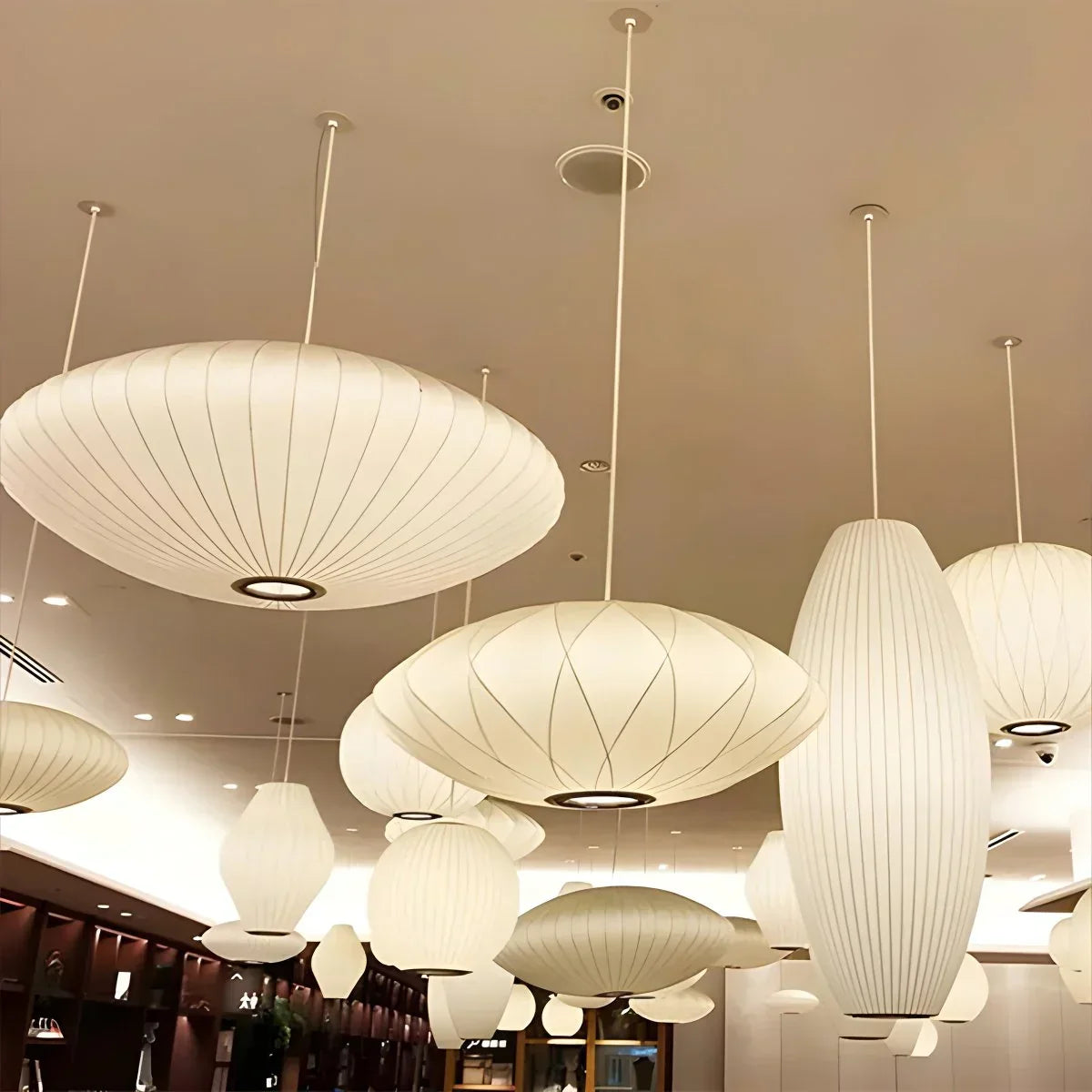 Vintage-LED-Pendelleuchte aus Seide in Laternenform | Desfino