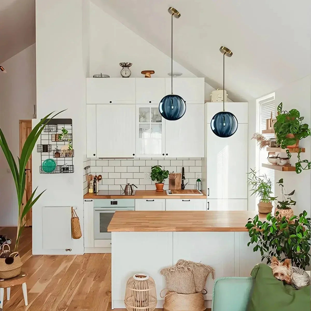 Moderne Pendelleuchte mit Glaskugel und Wasserstruktur im nordischen Stil | Desfino