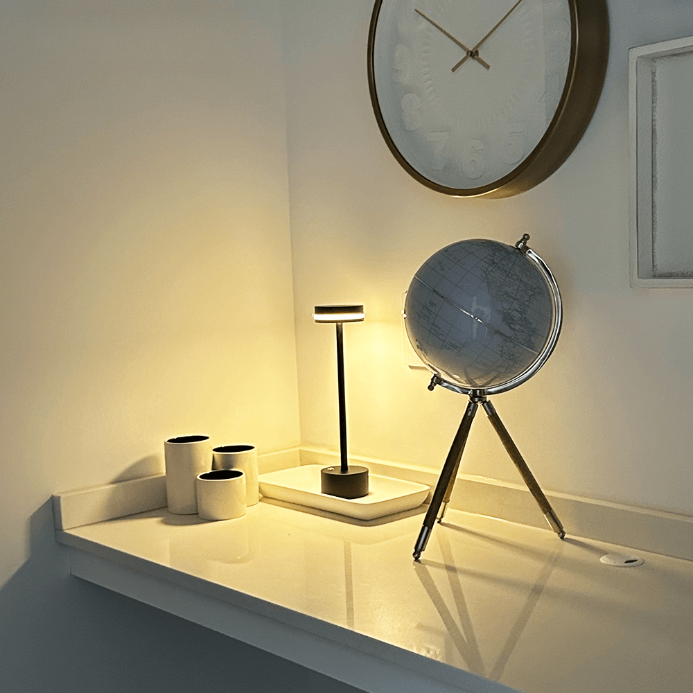 Luminix Serene moderne bordlampe i gull med LED — sylindrisk design - Desfino
