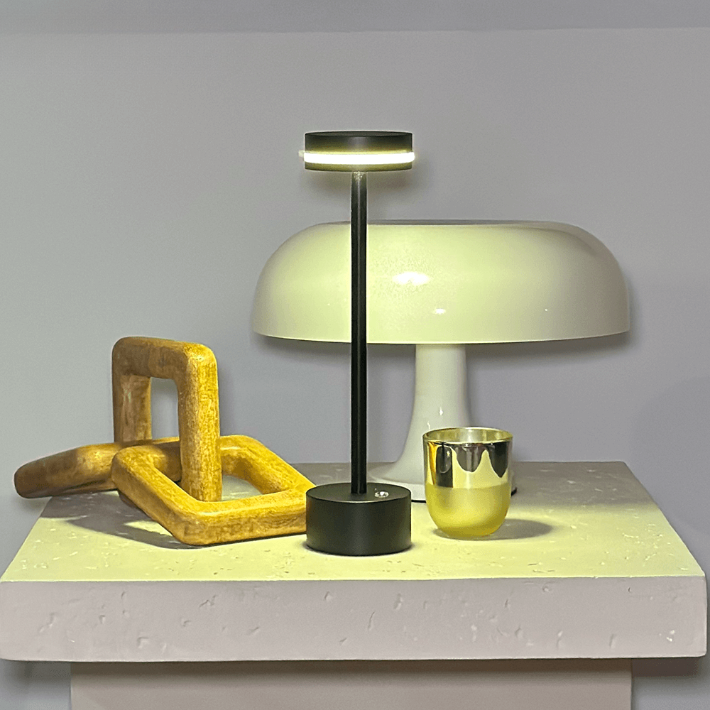 Luminix Serene moderne bordlampe i gull med LED — sylindrisk design - Desfino