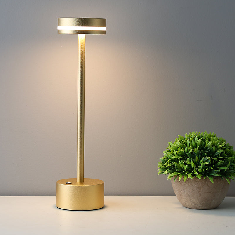 Luminix Serene moderne bordlampe i gull med LED — sylindrisk design - Desfino