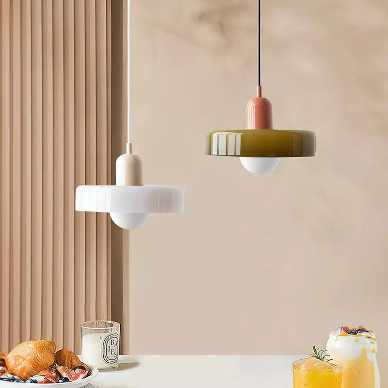 Aurelo Bauhaus-Pendelleuchte — Farbiger Glasschirm, rundes Baldachin