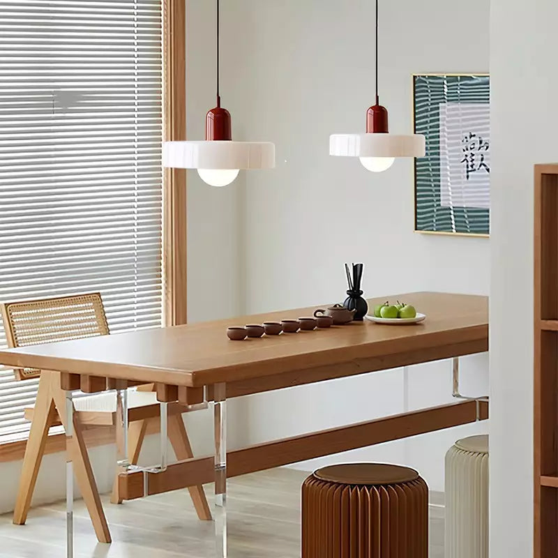 Aurelo Bauhaus-Pendelleuchte — Farbiger Glasschirm, rundes Baldachin