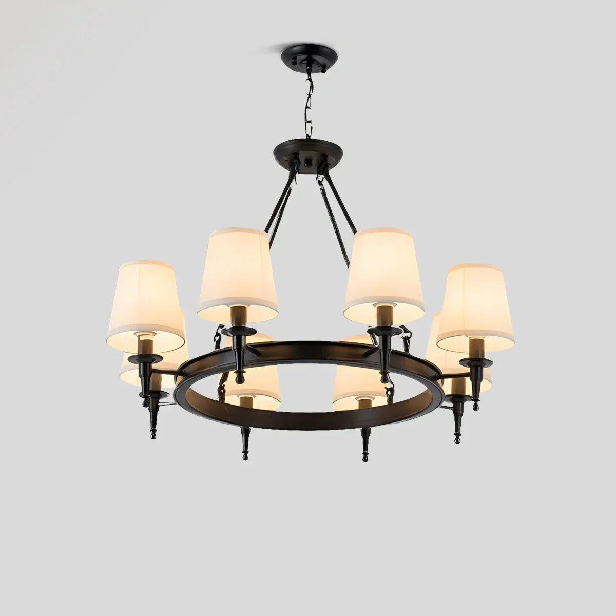 Vintage-Kronleuchter aus Metall und Stoff mit ringförmigem Design | Desfino