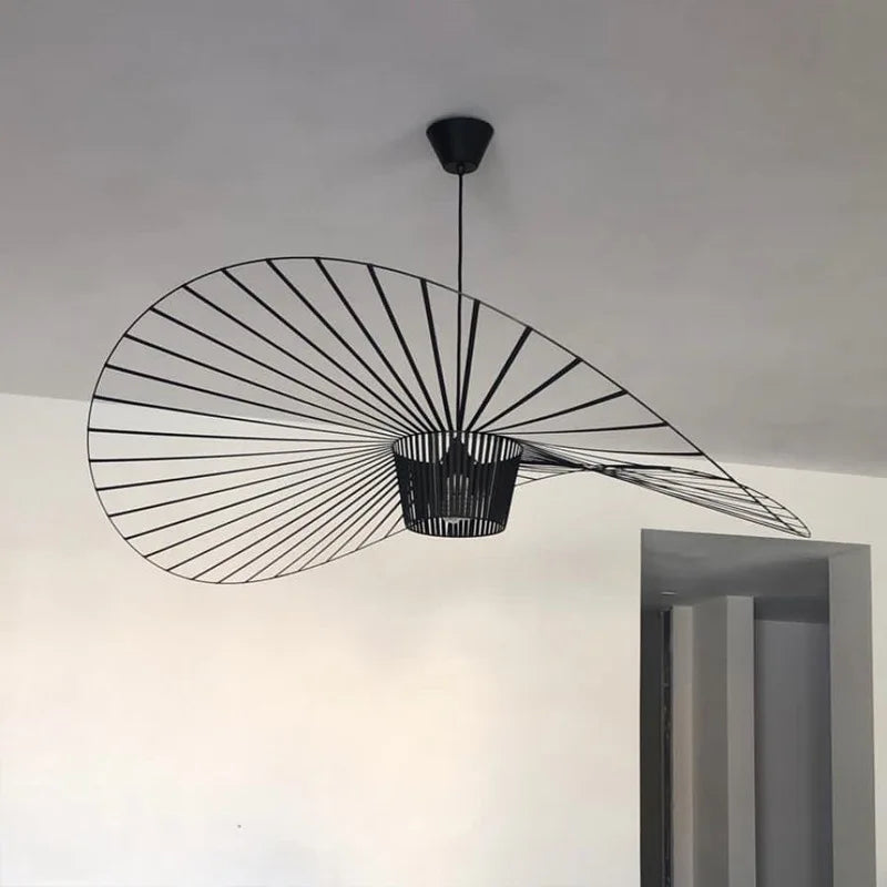 Lampada a sospensione ShadowSleek — Paralume nero a forma di cappello, design scultoreo - Desfino