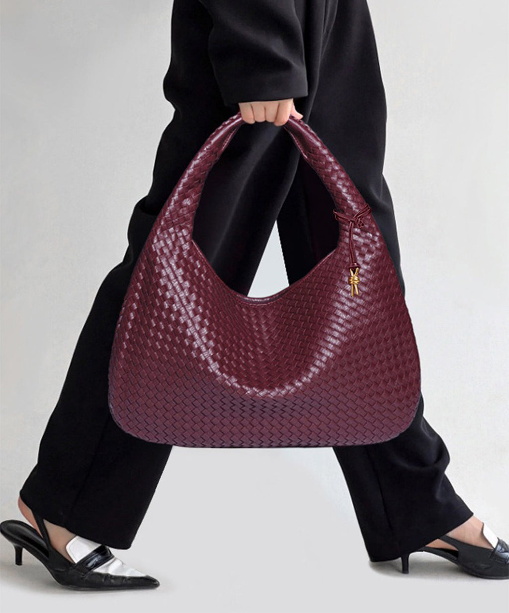 ElyraNova-hobo-taske i karmoisinrødt vegansk læder - 47x32x21cm - Desfino