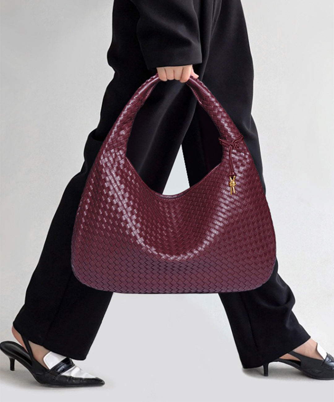 ElyraNova-hobo-taske i karmoisinrødt vegansk læder - 47x32x21cm - Desfino
