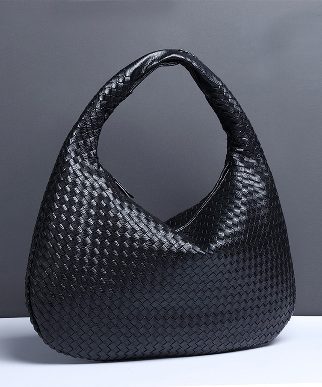 ElyraNova-hobo-taske i karmoisinrødt vegansk læder - 47x32x21cm - Desfino
