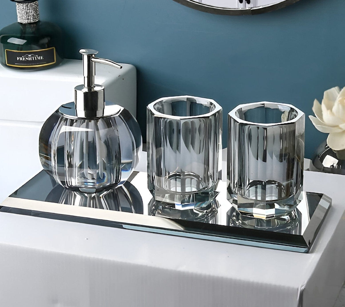 LumaGlass krystalglas-badesæt — dispenser, holder og krukker - Desfino
