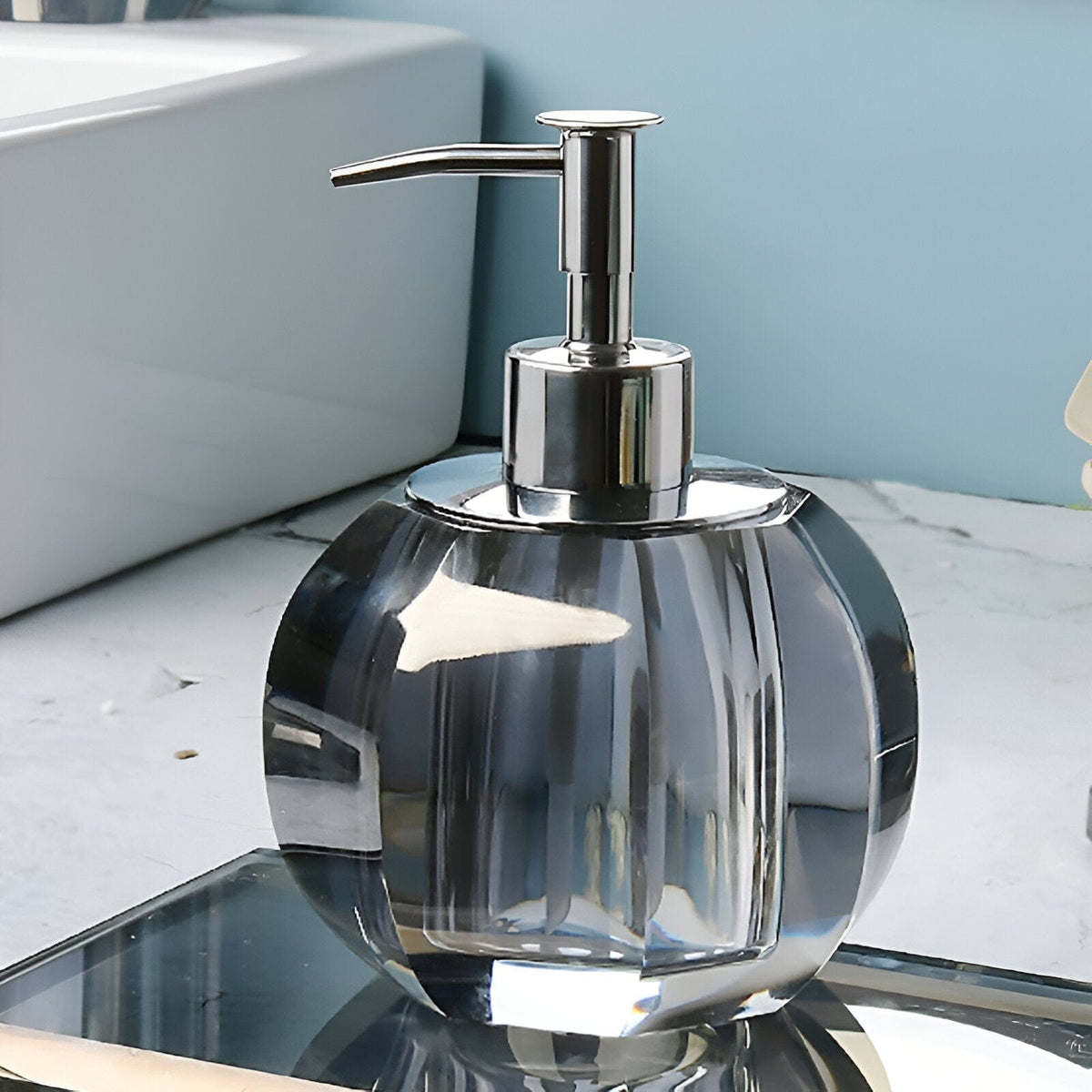LumaGlass krystalglas-badesæt — dispenser, holder og krukker - Desfino