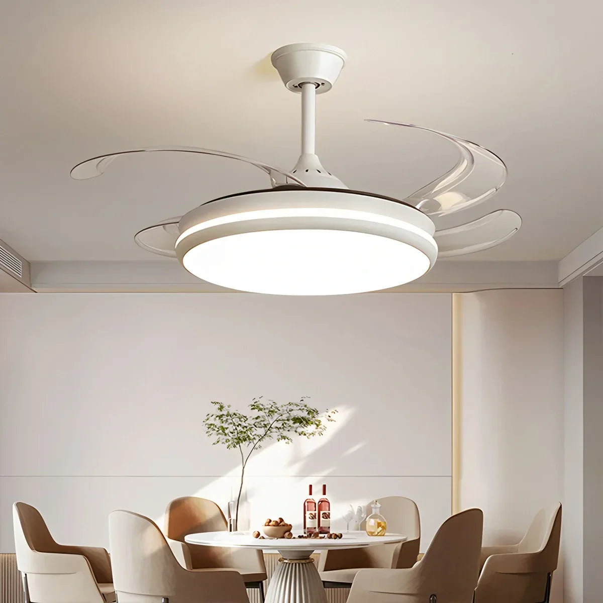 Moderner Deckenventilator mit Fernbedienung und transparenten Flügeln | Desfino