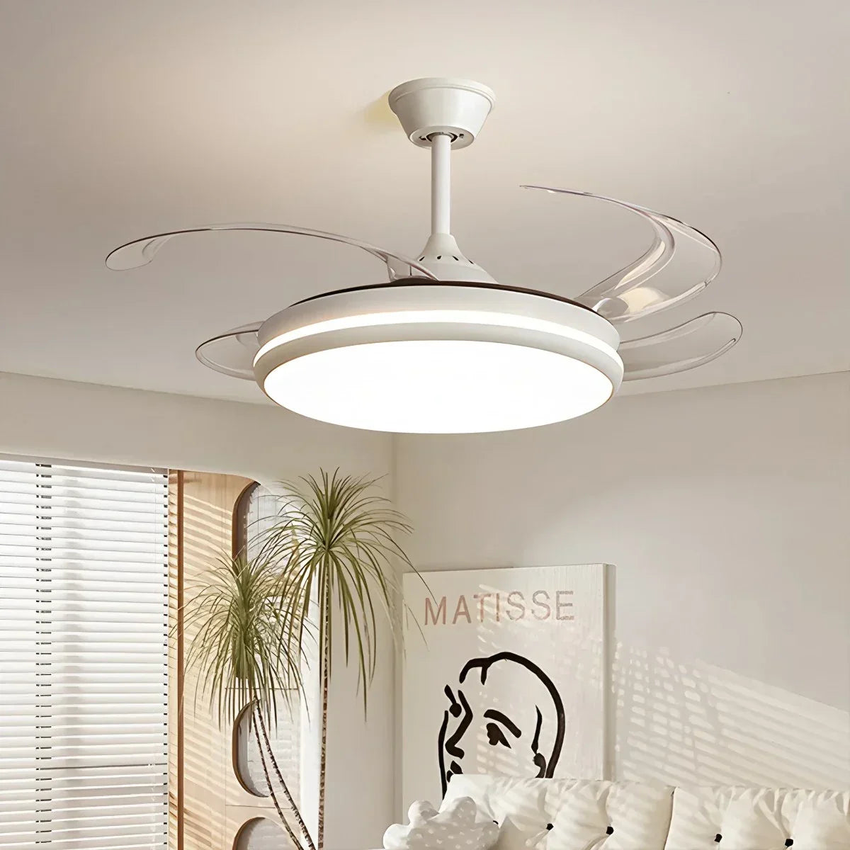 Moderner Deckenventilator mit Fernbedienung und transparenten Flügeln | Desfino