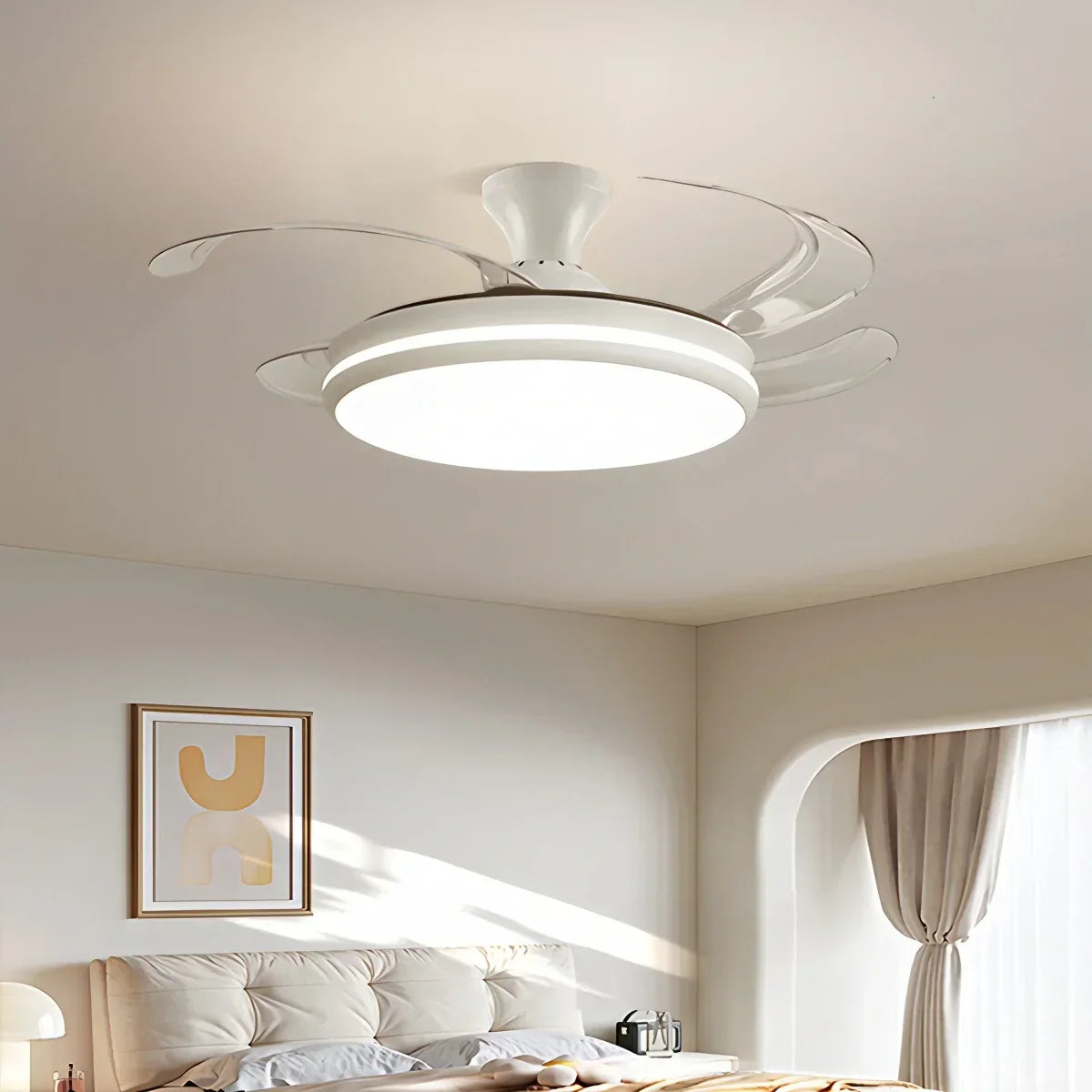 Moderner Deckenventilator mit Fernbedienung und transparenten Flügeln | Desfino