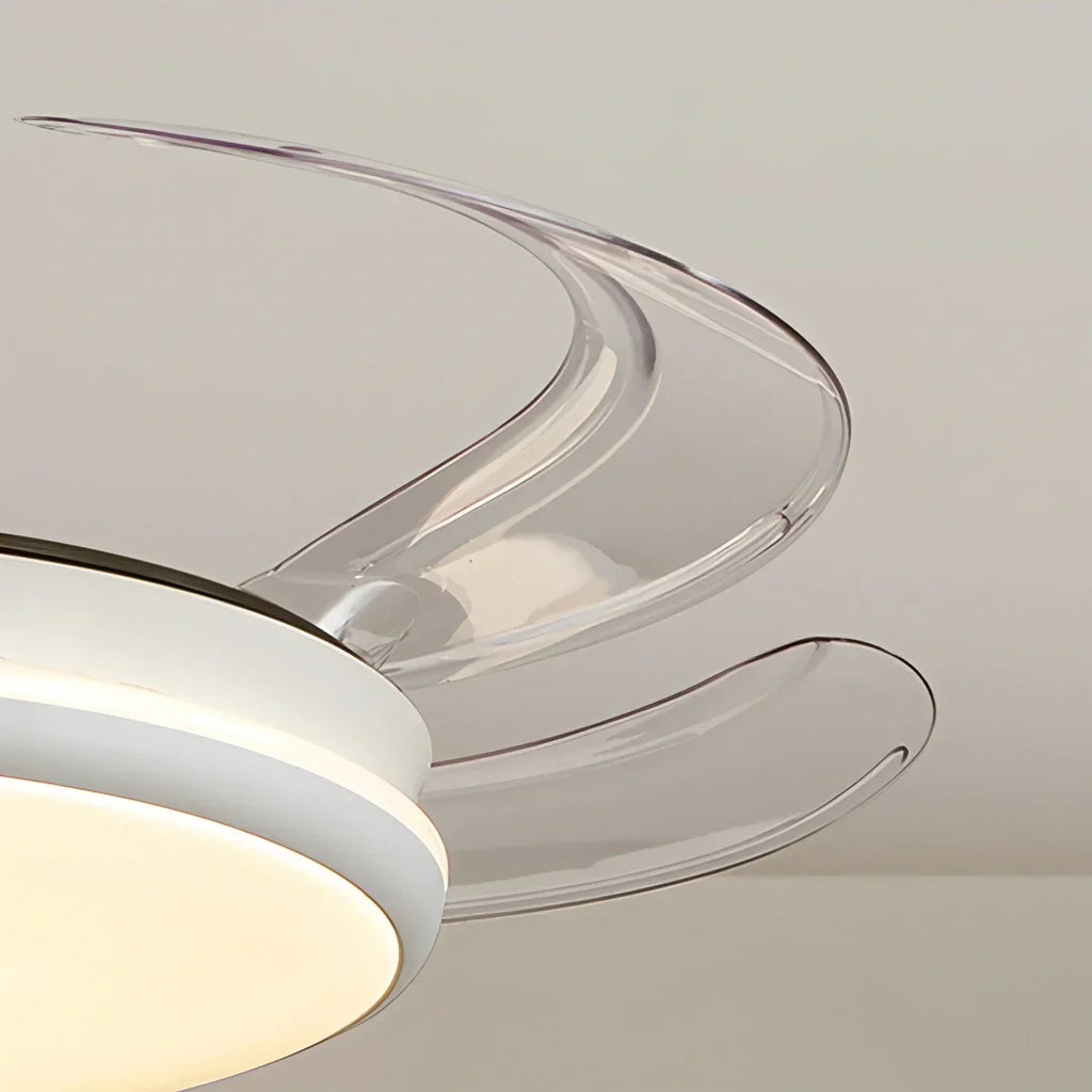 Moderner Deckenventilator mit Fernbedienung und transparenten Flügeln | Desfino