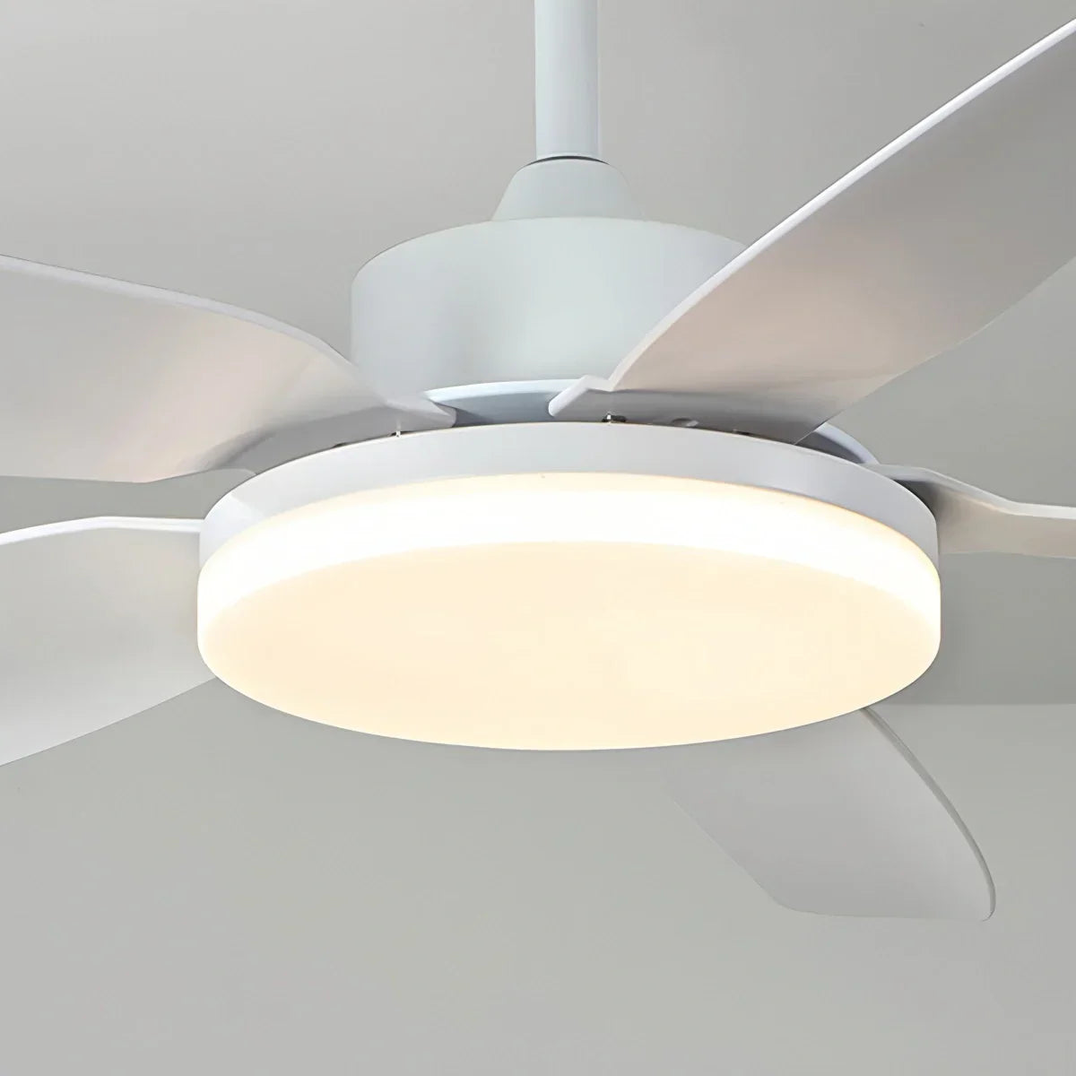 Weiße Deckenventilatorleuchte mit Fernbedienung | Desfino