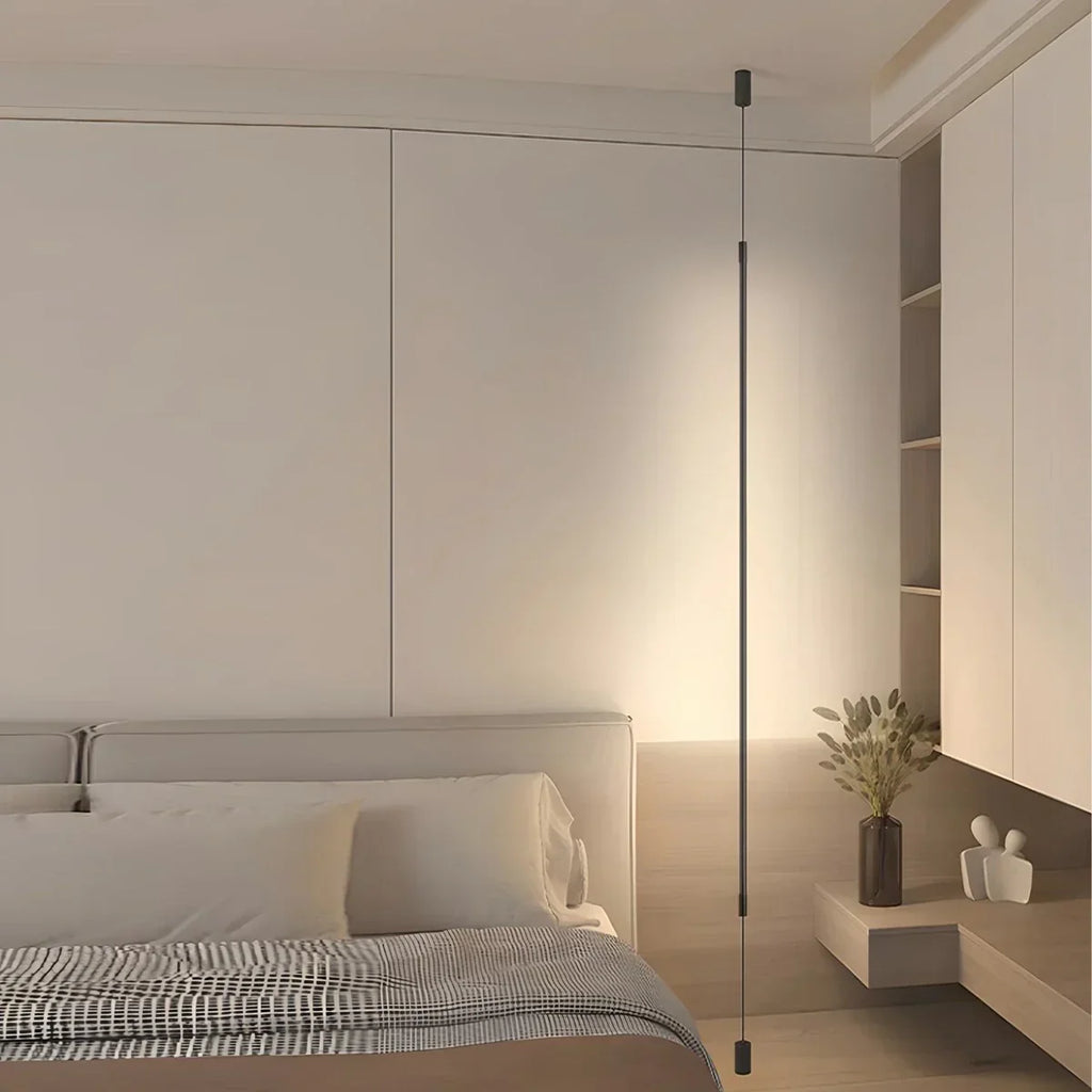 Moderne lange Boden-Decken-Leuchte | Desfino