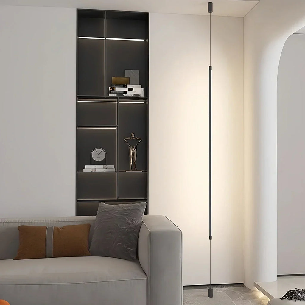 Moderne lange Boden-Decken-Leuchte | Desfino