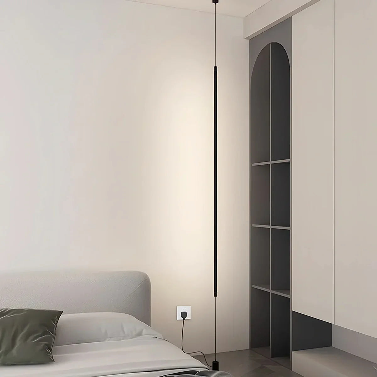 Moderne lange Boden-Decken-Leuchte | Desfino
