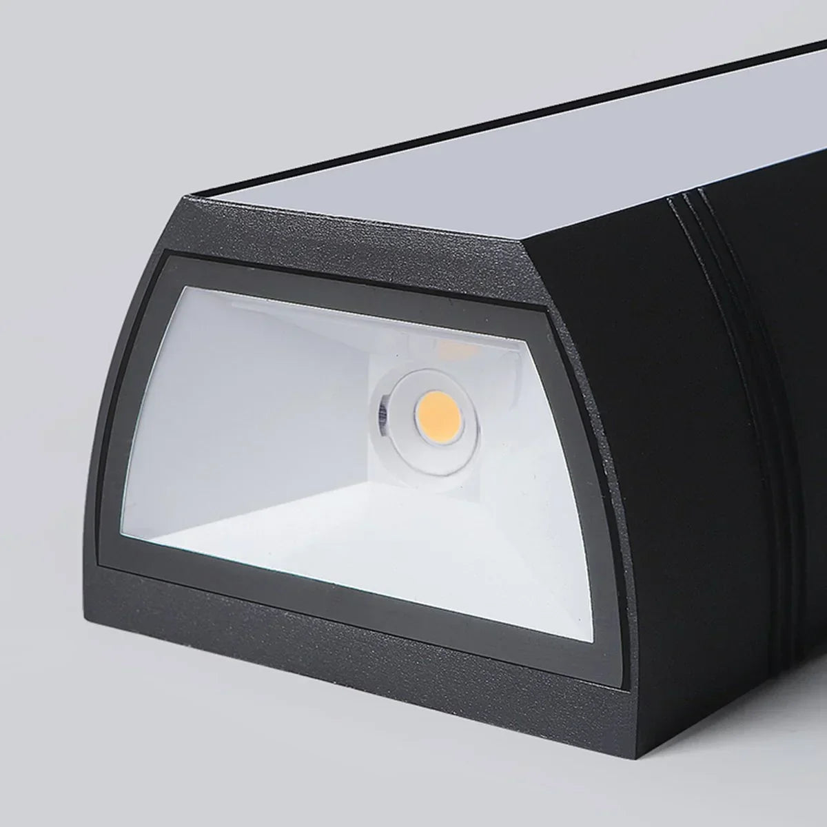 Wasserdichte LED-Wandleuchte aus Aluminium mit Lichtleiste für den Außenbereich | Desfino