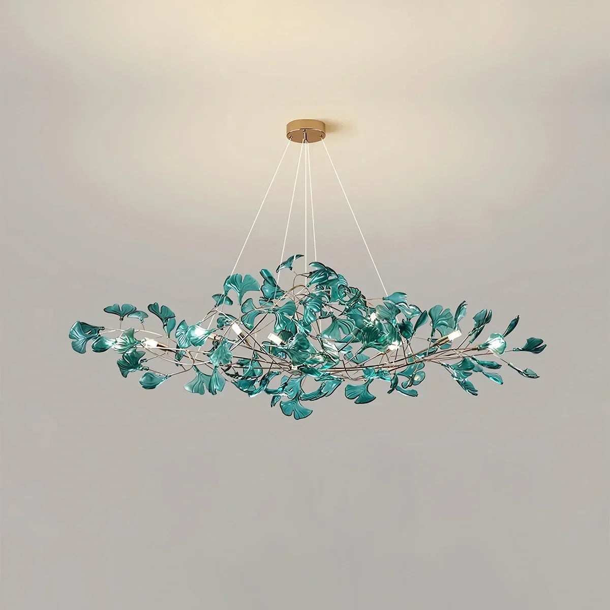 Kronleuchter mit Ginkgoblättern aus Acrylglas für den Essbereich | Desfino