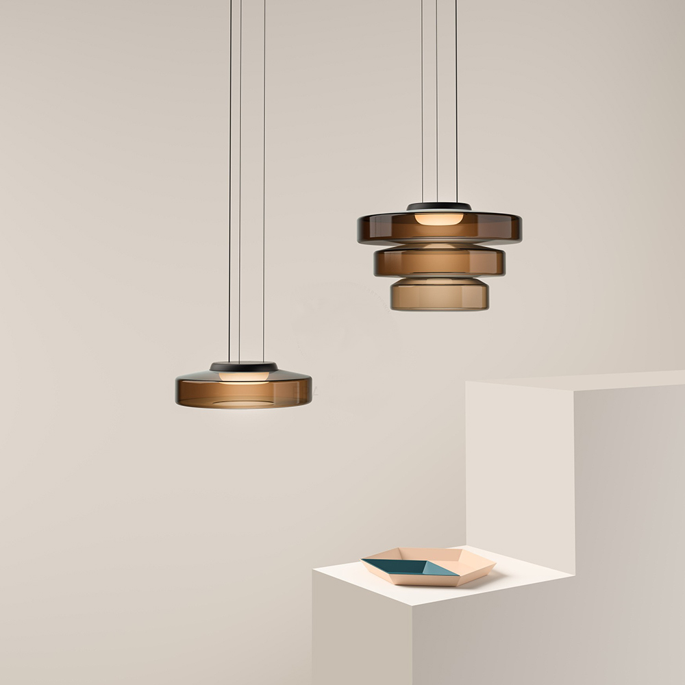 Suspension de plafond en verre Asteron inspirée de la lune et du Bauhaus - Desfino