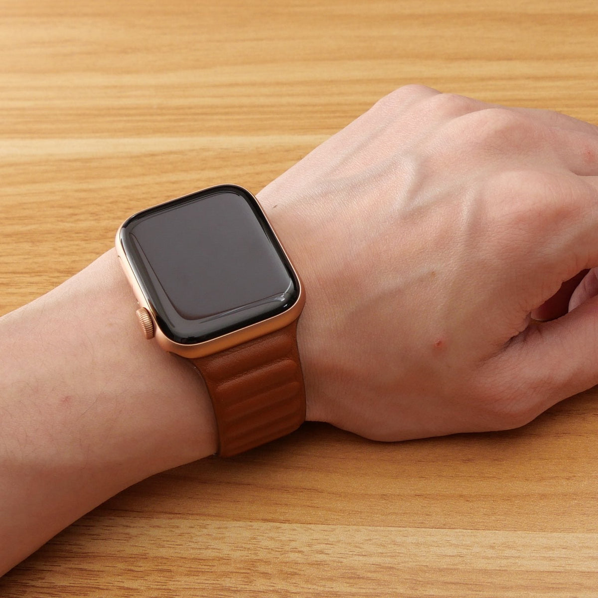 Kerrin magnetisk rem i skinn med lenkedesign: Apple Watch SE, serie 1–10 og Ultra - Desfino