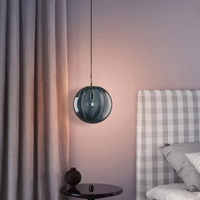 Moderne Pendelleuchte mit Glaskugel und Wasserstruktur im nordischen Stil | Desfino