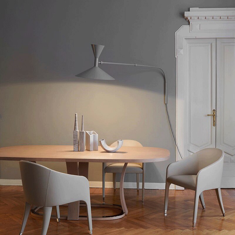 NovaSwing væglampe med svingarm og stik — sort industriel LED - Desfino