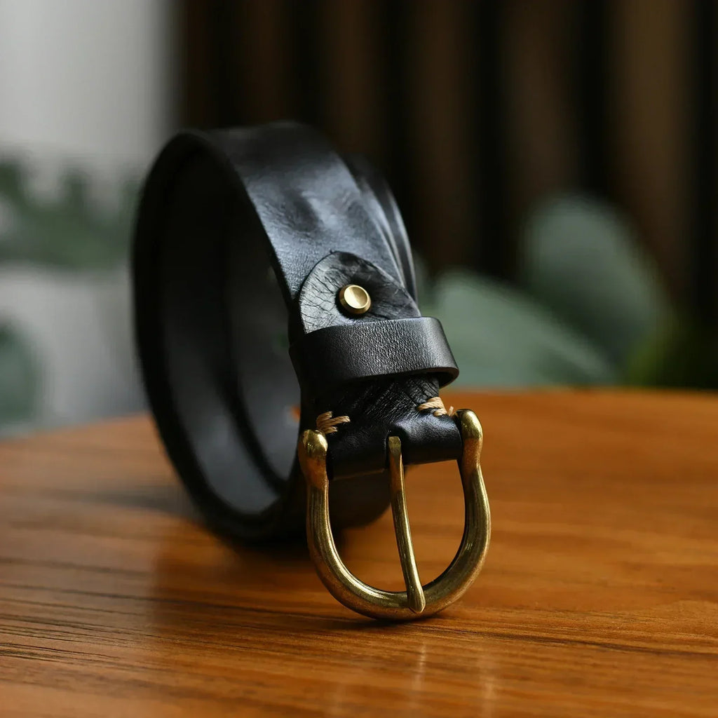 Kestrel Leather Belt — Retro Horseshoe Buckle, Everyday Style - Desfino