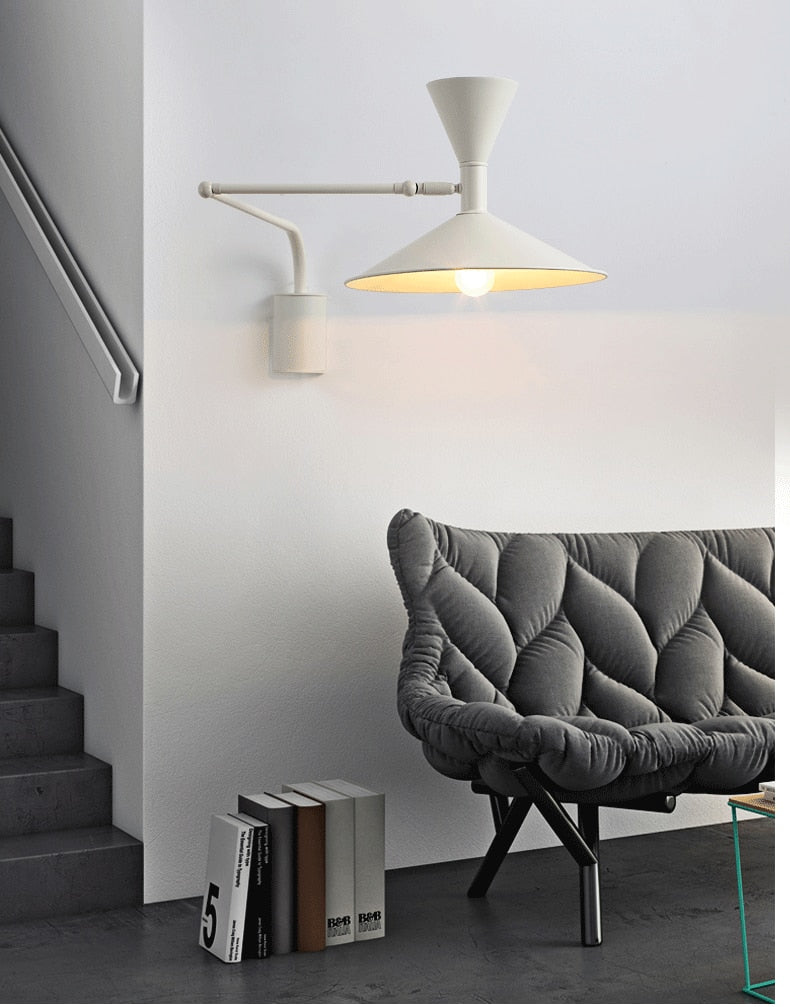 NovaSwing væglampe med svingarm og stik — sort industriel LED - Desfino