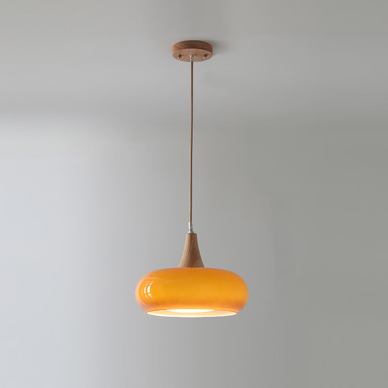 Eloria pendellampe i ravfarvet glas — trælåg, slankt design