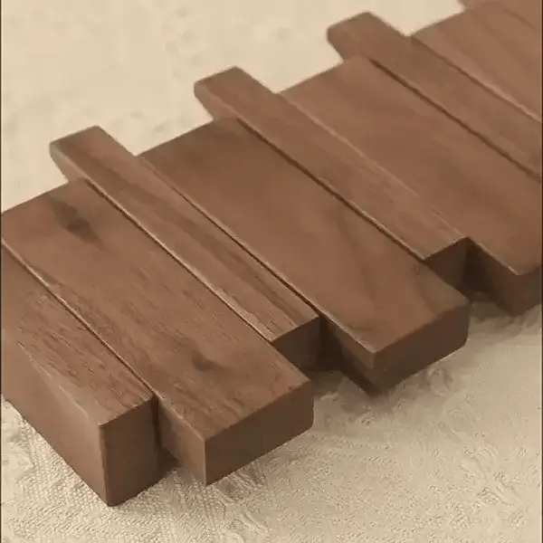 מתלה מעילים בסגנון פסנתר להתקנה על הקיר Viretta — שמונה ווים נשלפים - Desfino