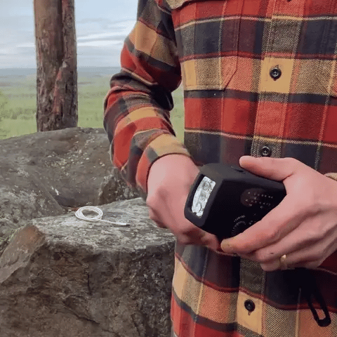 HavenLight Wind-Up Emergency Radio — AM/FM Power Bank - Desfino