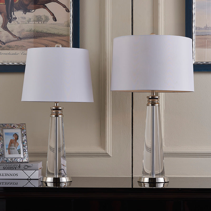 Moderne Kristall-Tischlampe — Elegantes warmes Akzentlicht - Desfino
